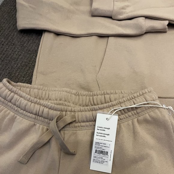 Richer Poorer Recycled Fleece Sweat Set in Sandstorm - Picture 9 of 9